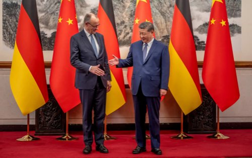 Xi Jinping begrüßt Friedrich Merz
